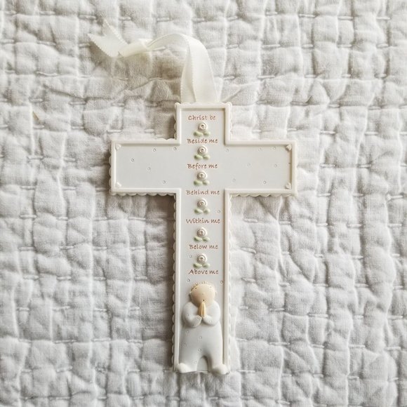 Demdaco White Scalloped Cross Baby Nursery Wall Hanging - Picture 1 of 4
